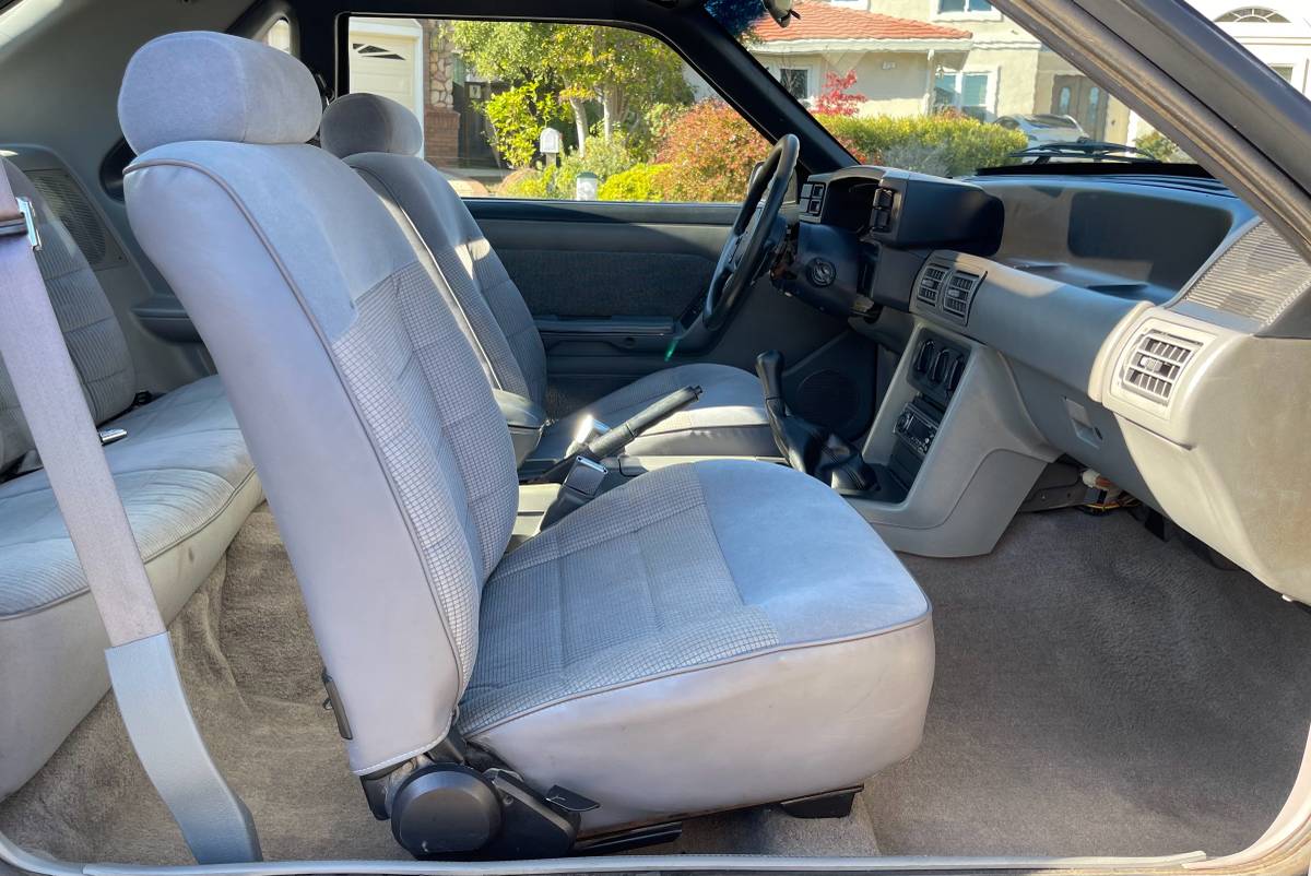 Ford-mustang-1988-14