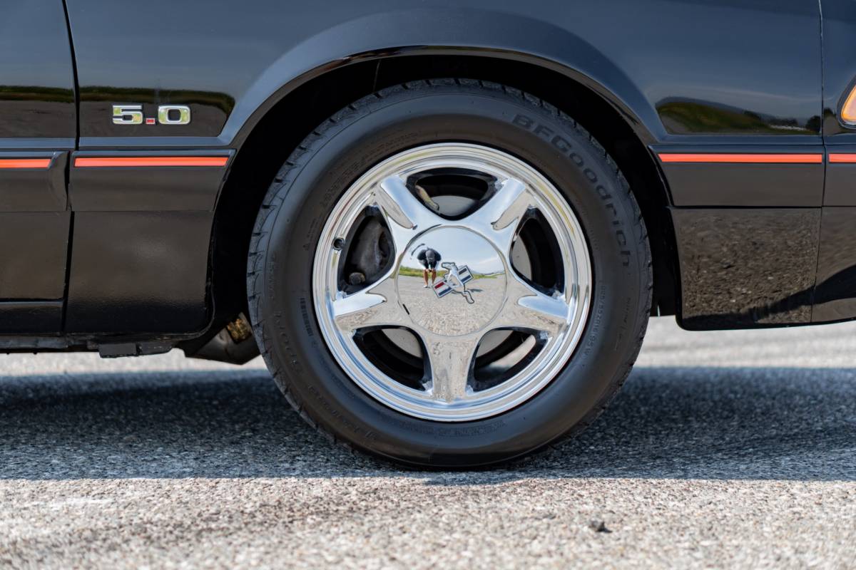 Ford-mustang-1988-black-1