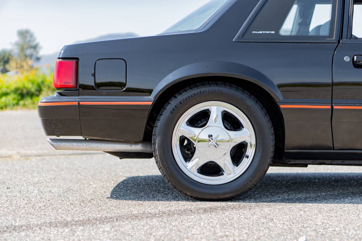 Ford-mustang-1988-black-11