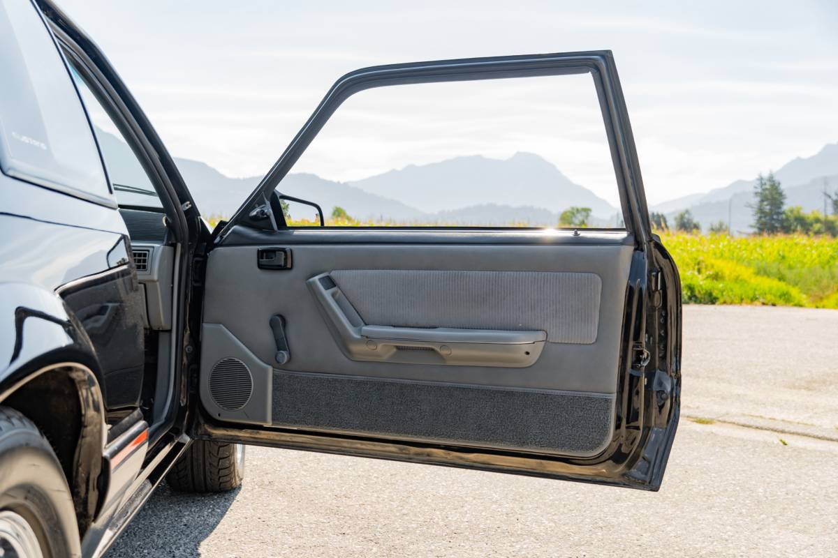 Ford-mustang-1988-black-19