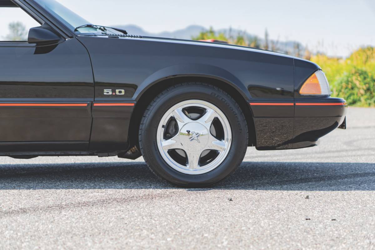 Ford-mustang-1988-black-22