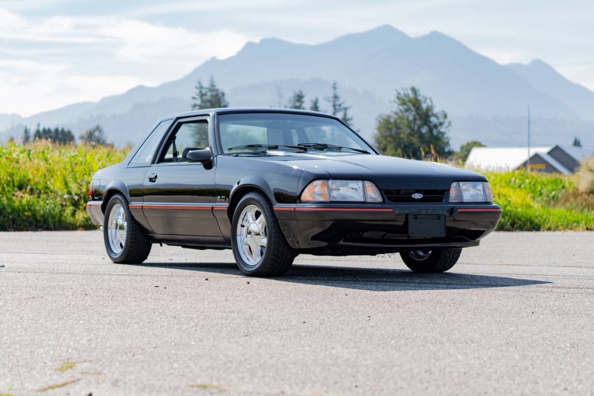 Ford-mustang-1988-black-3