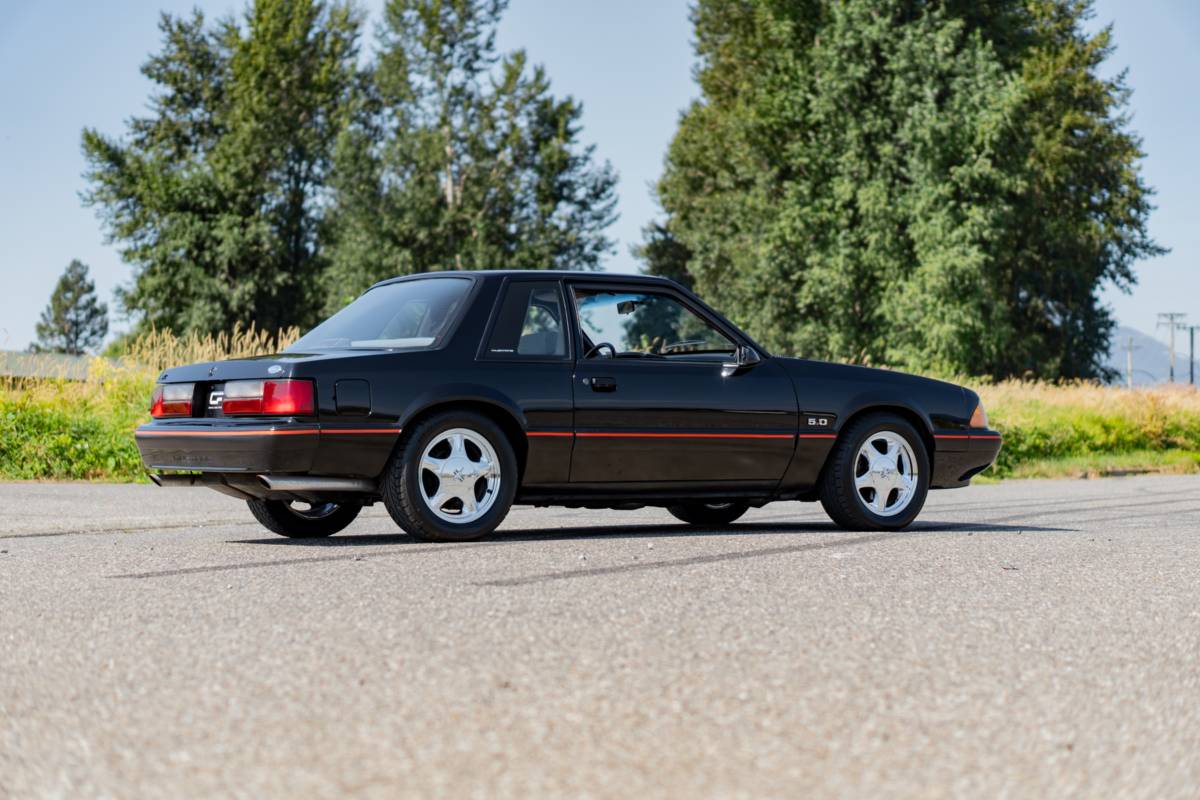 Ford-mustang-1988-black-4