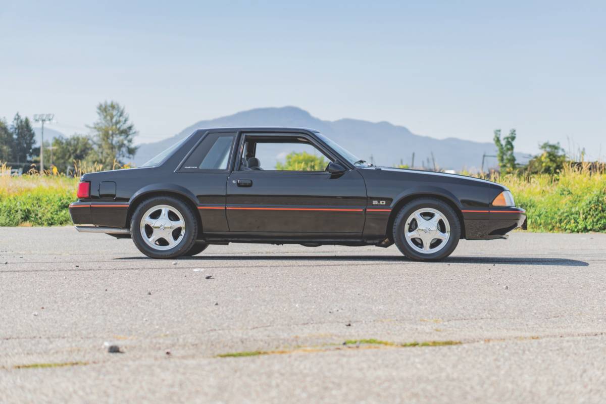 Ford-mustang-1988-black