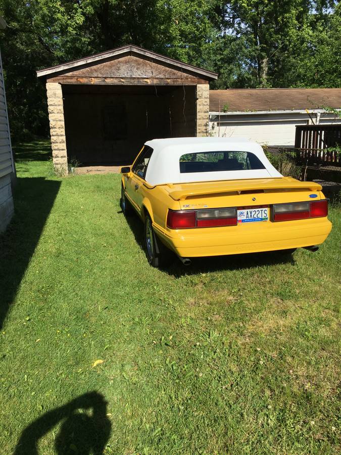 Ford-mustang-1993-yellow-1