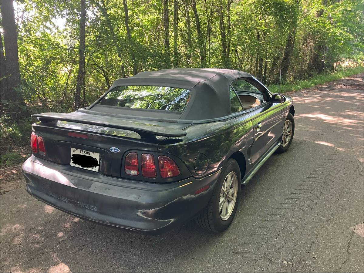 Ford-mustang-base-1996-black-1