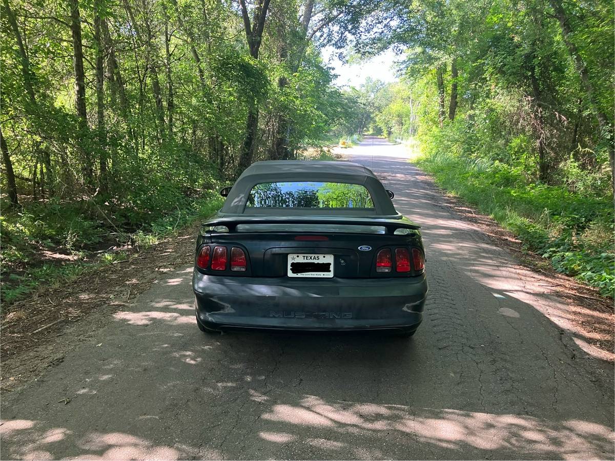 Ford-mustang-base-1996-black-2