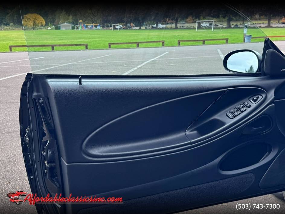 Ford-mustang-cobra-1996-13