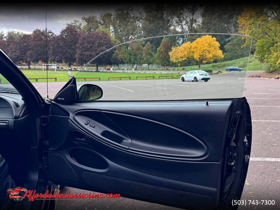 Ford-mustang-cobra-1996-20