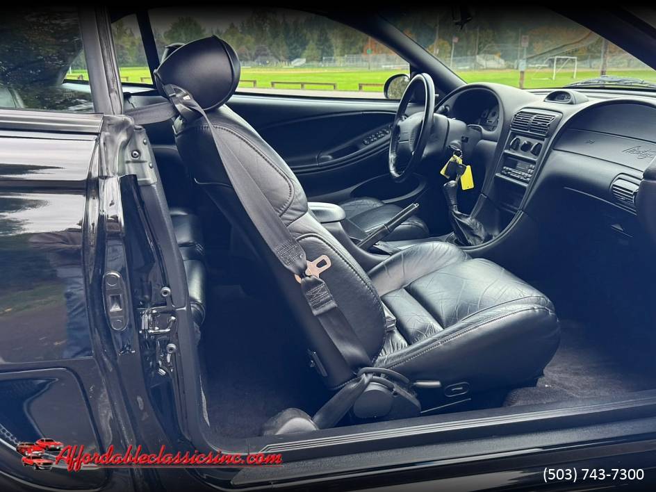 Ford-mustang-cobra-1996-22