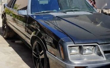 Ford-mustang-convertible-1985-black