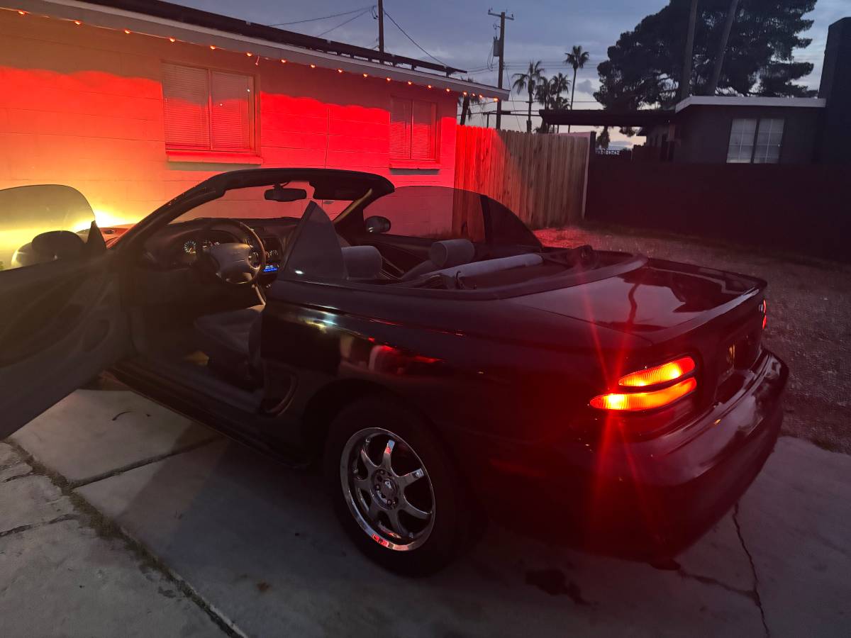 Ford-mustang-convertible-1995-black-1