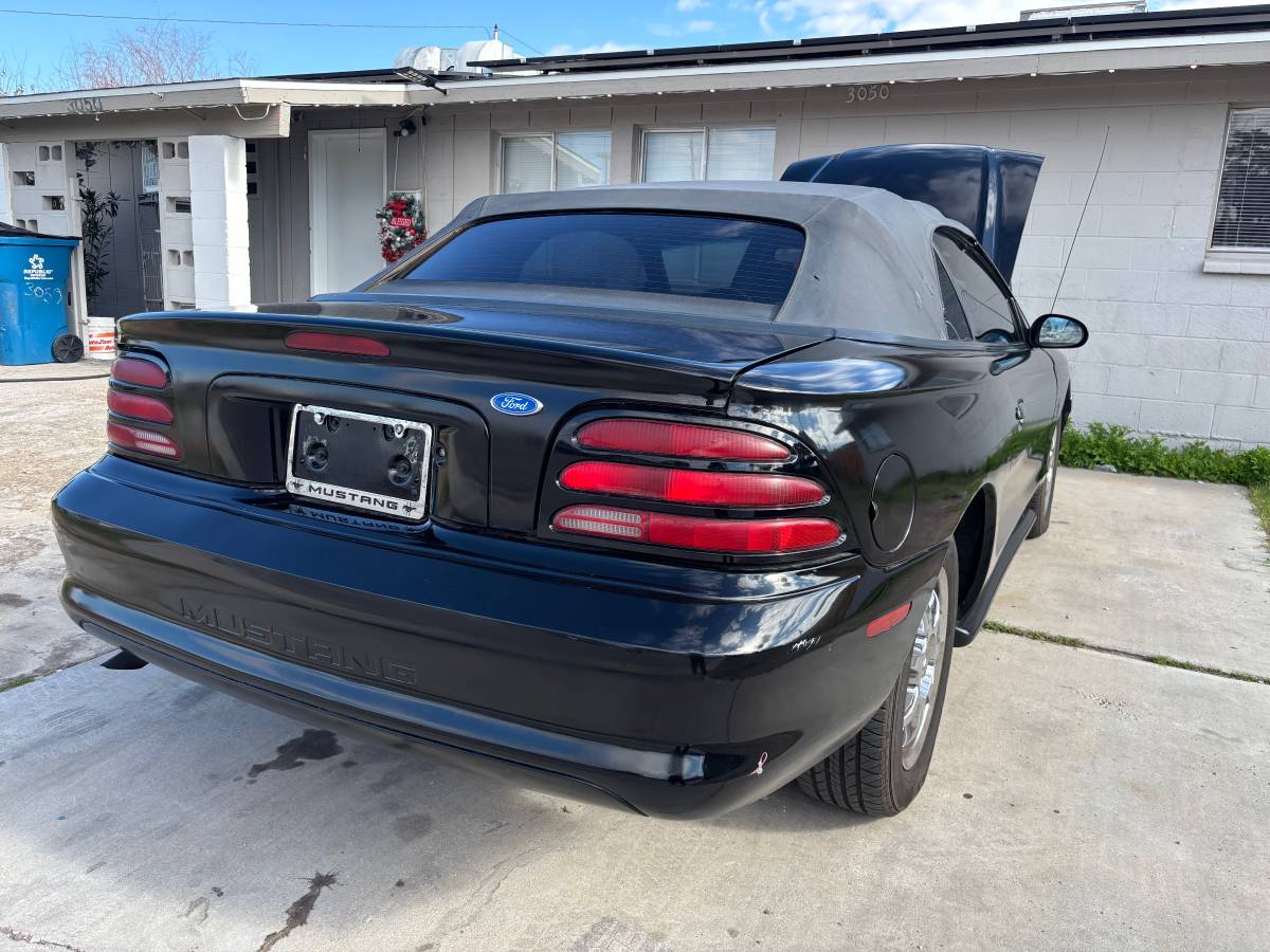 Ford-mustang-convertible-1995-black-11