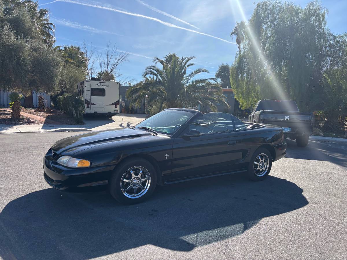 Ford-mustang-convertible-1995-black-12
