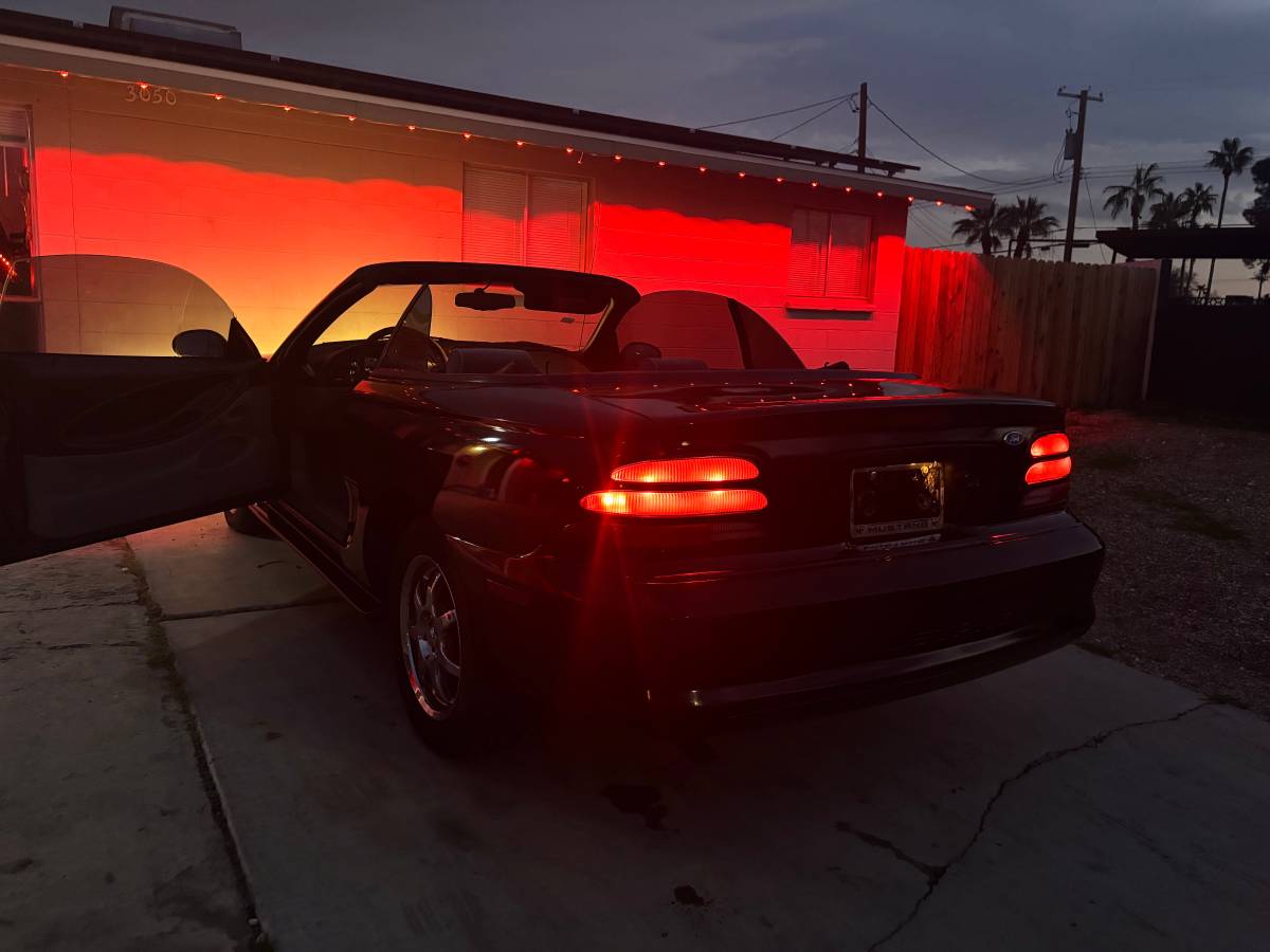 Ford-mustang-convertible-1995-black-19