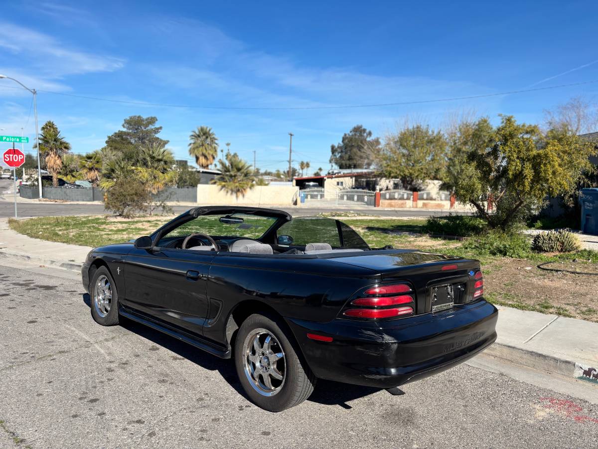 Ford-mustang-convertible-1995-black-8