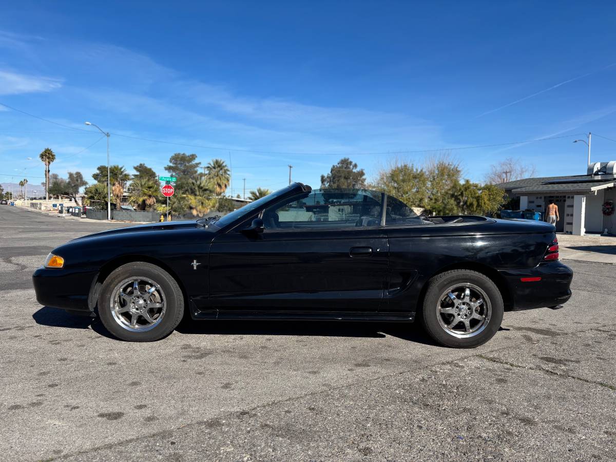 Ford-mustang-convertible-1995-black