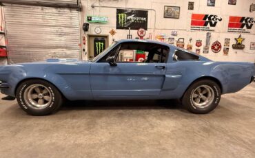 Ford-mustang-fastback-1965-10