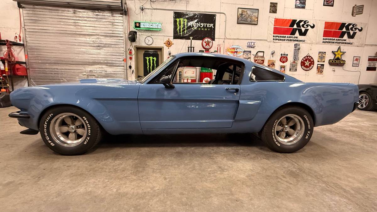 Ford-mustang-fastback-1965-10