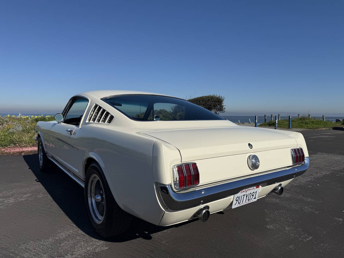 Ford-mustang-gt-1965-white-15