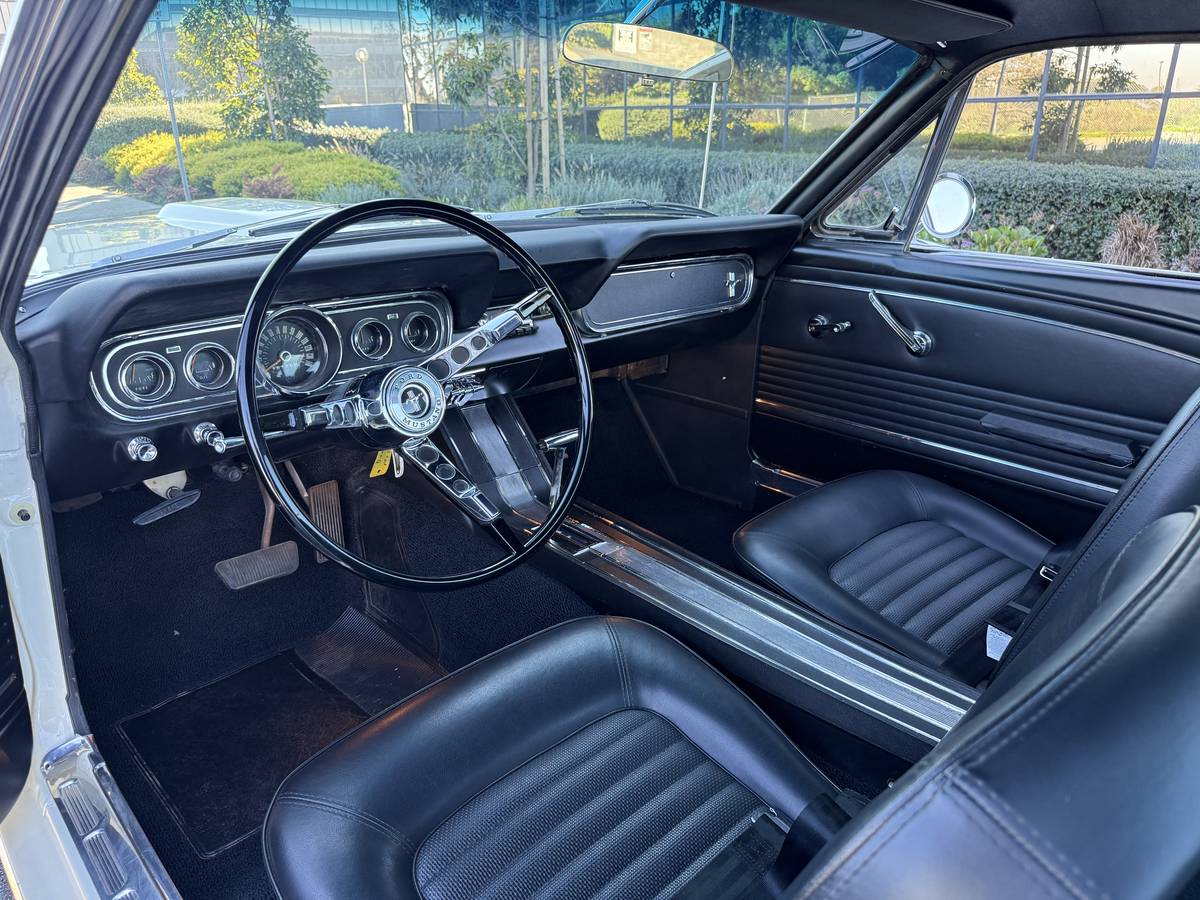 Ford-mustang-gt-1965-white-18