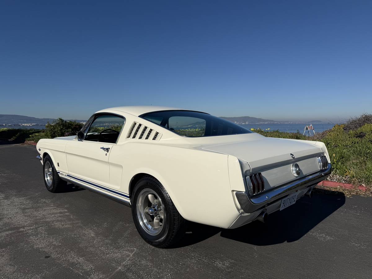 Ford-mustang-gt-1965-white-2