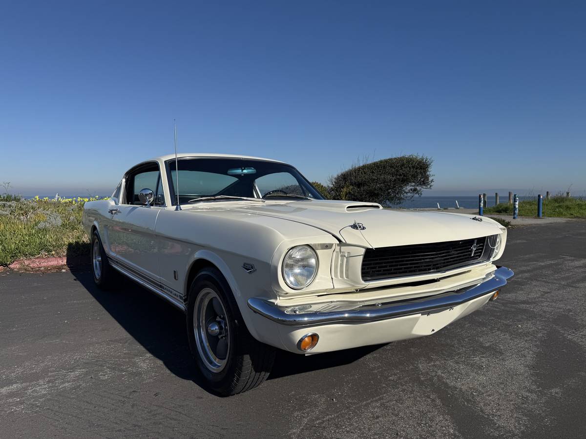 Ford-mustang-gt-1965-white-3
