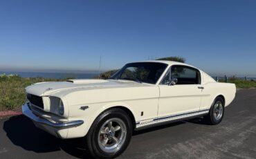 Ford-mustang-gt-1965-white