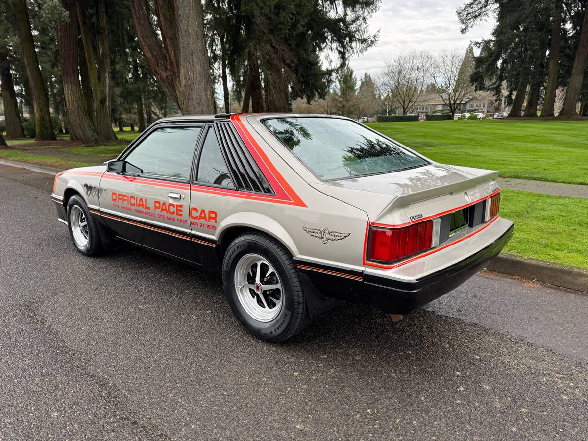 Ford-mustang-gt-1979-grey-13