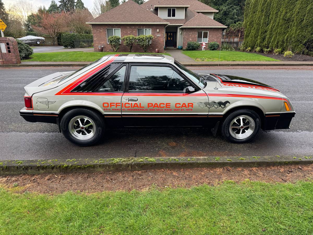 Ford-mustang-gt-1979-grey-16