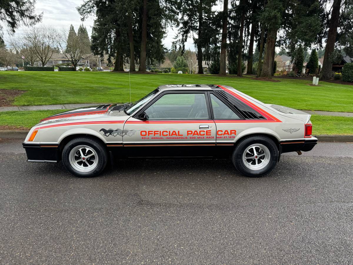 Ford-mustang-gt-1979-grey-3