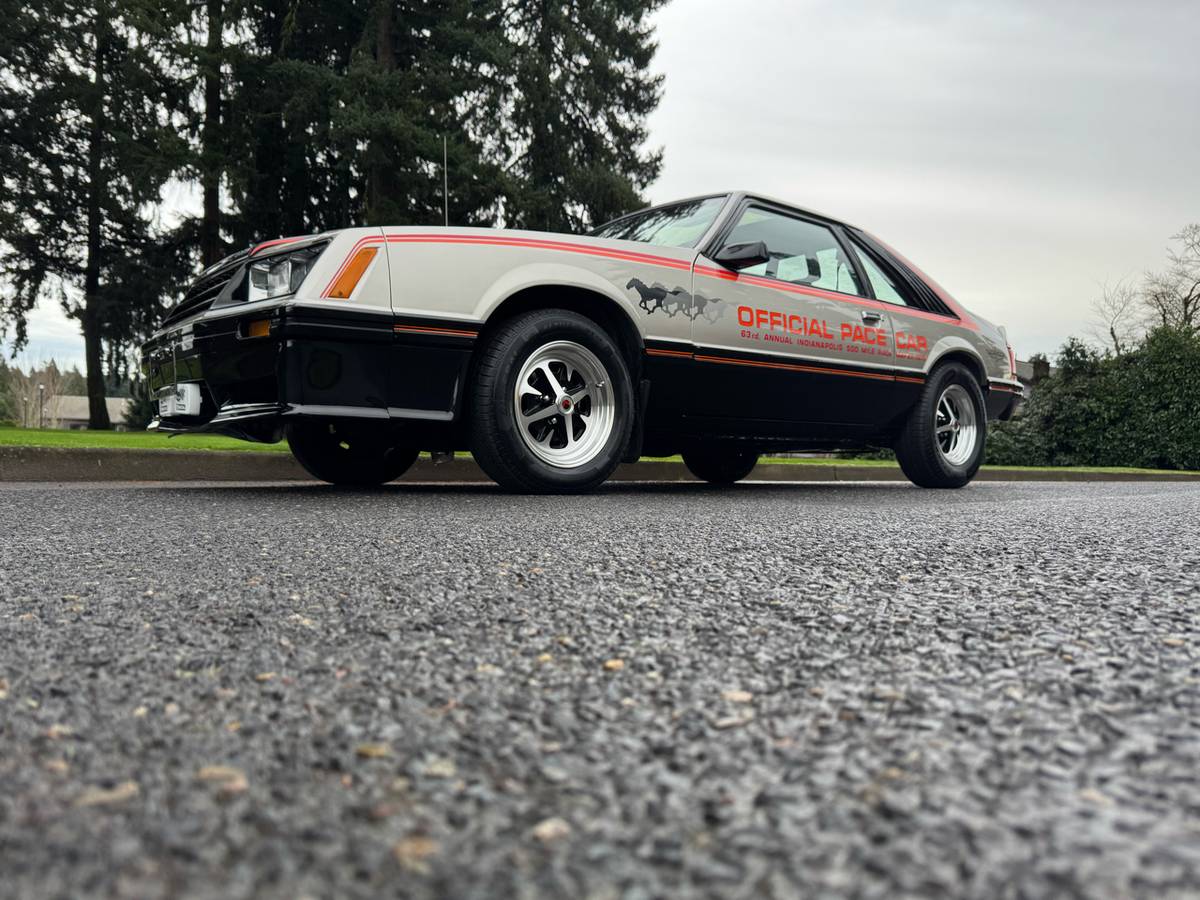 Ford-mustang-gt-1979-grey-36