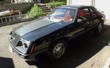 Ford-mustang-gt-1985-black