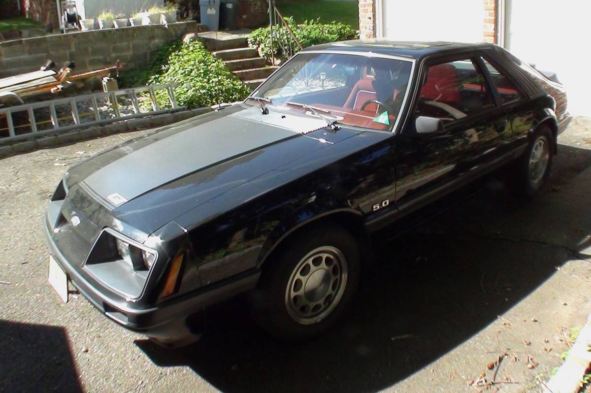 Ford-mustang-gt-1985-black