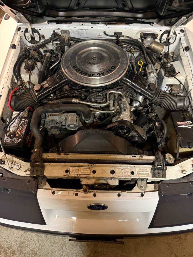 Ford-mustang-gt-1985-white-1