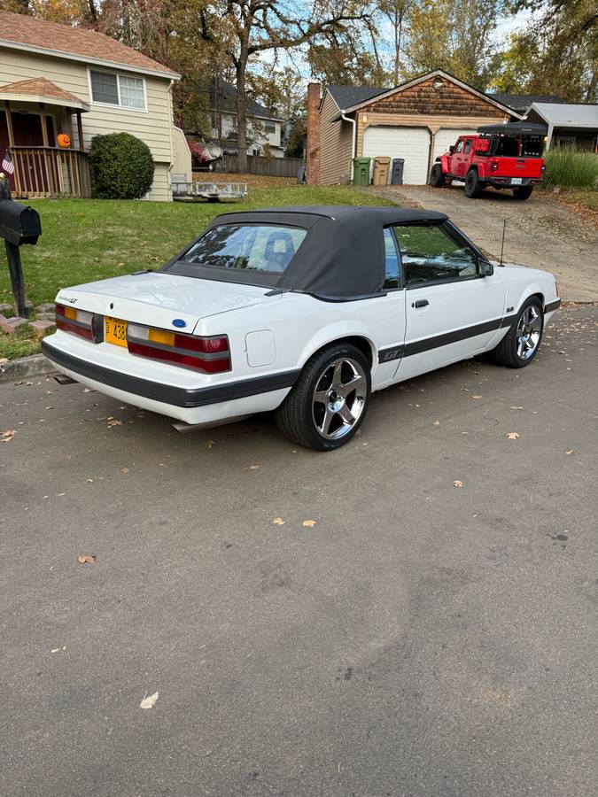 Ford-mustang-gt-1985-white-4