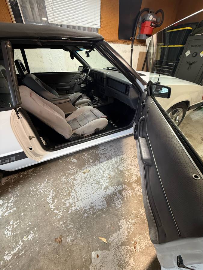 Ford-mustang-gt-1985-white-5