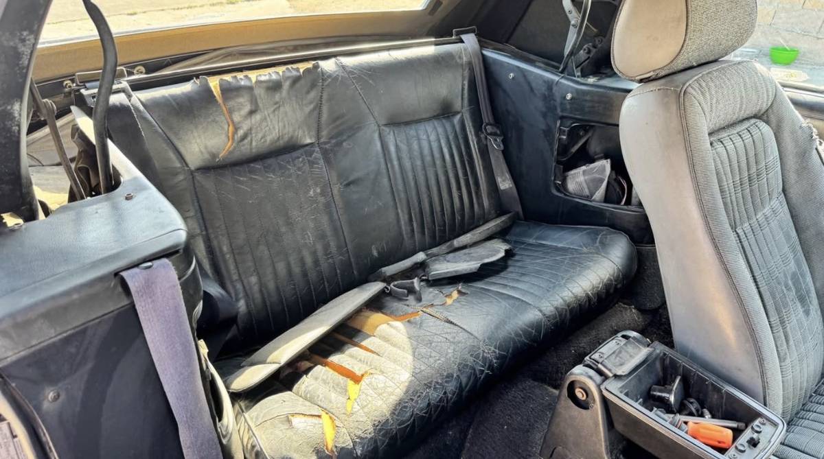 Ford-mustang-gt-convertible-1990-black-1