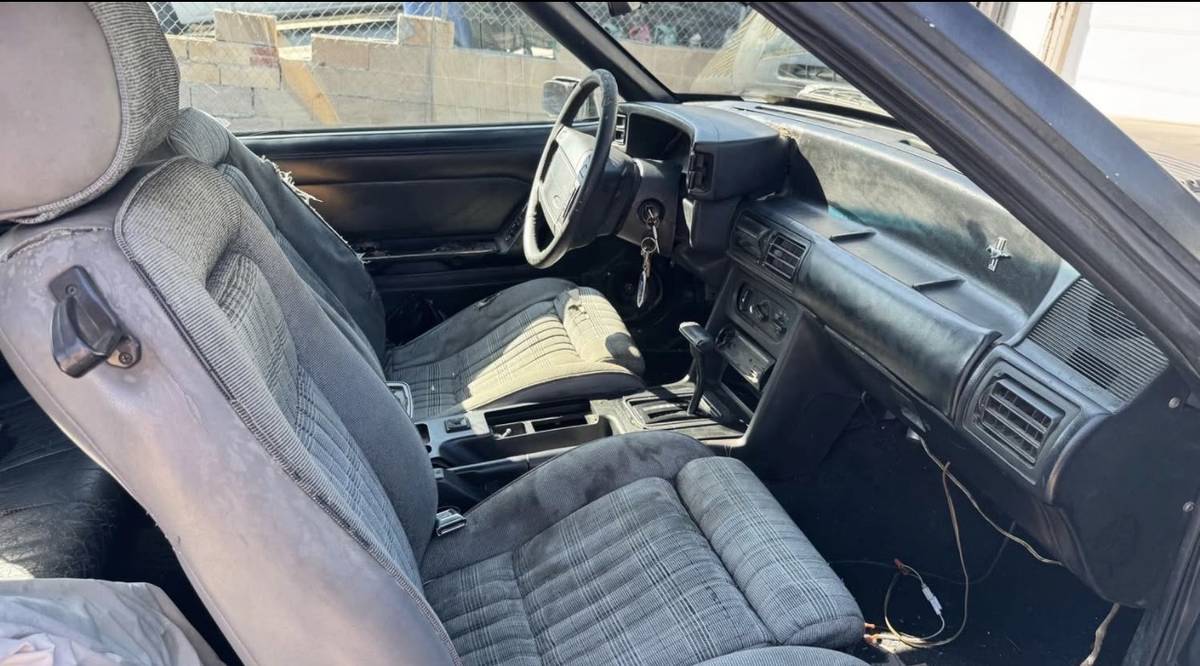 Ford-mustang-gt-convertible-1990-black-2