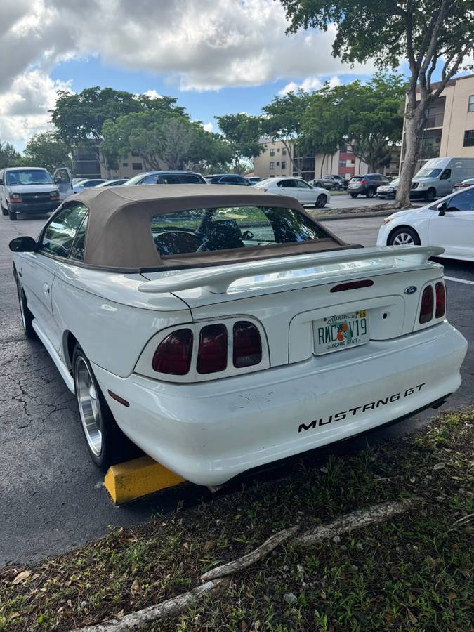 Ford-mustang-gt-convertible-5.0-1995-white-1