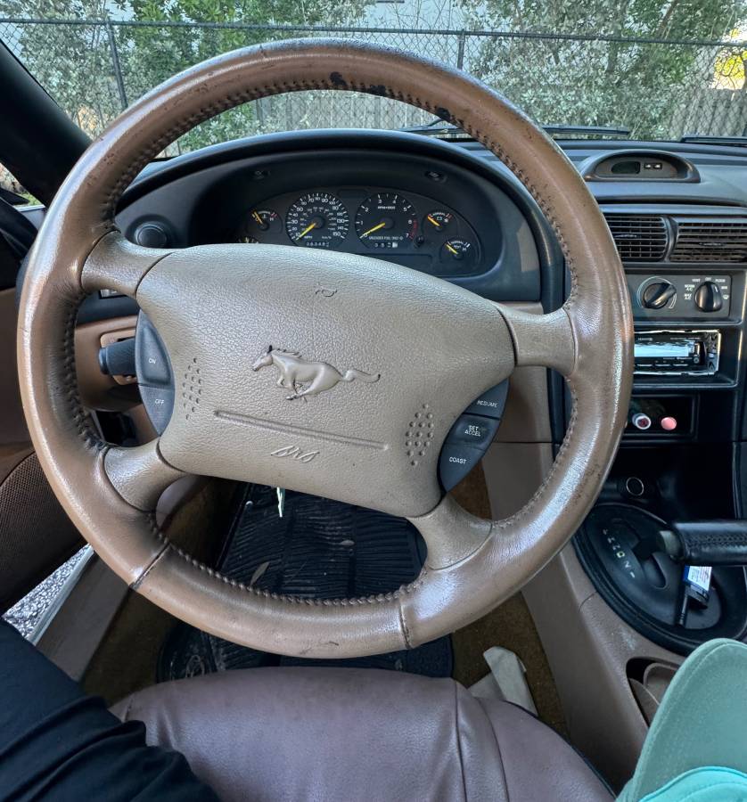 Ford-mustang-gt-convertible-5.0-1995-white-3