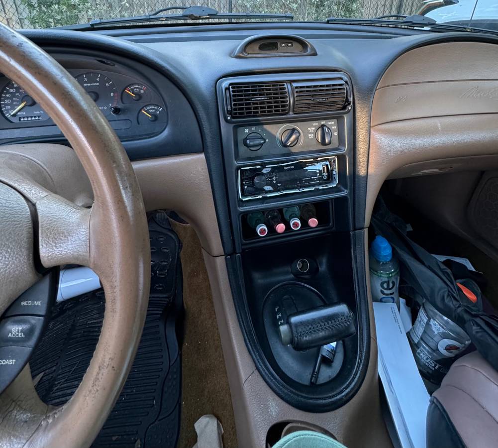 Ford-mustang-gt-convertible-5.0-1995-white-4