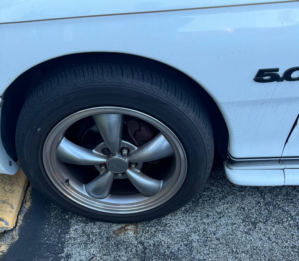 Ford-mustang-gt-convertible-5.0-1995-white-7