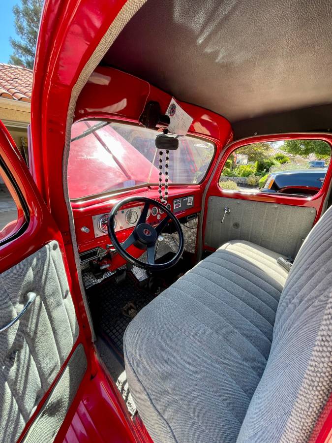 Ford-pickup-1946-red-1