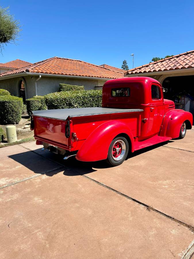Ford-pickup-1946-red-2