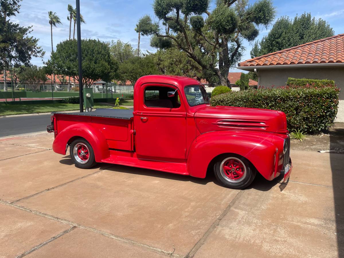 Ford-pickup-1946-red