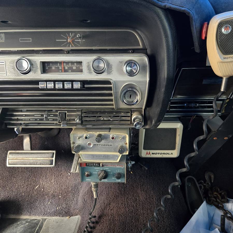 Ford-police-car-1967-black-4