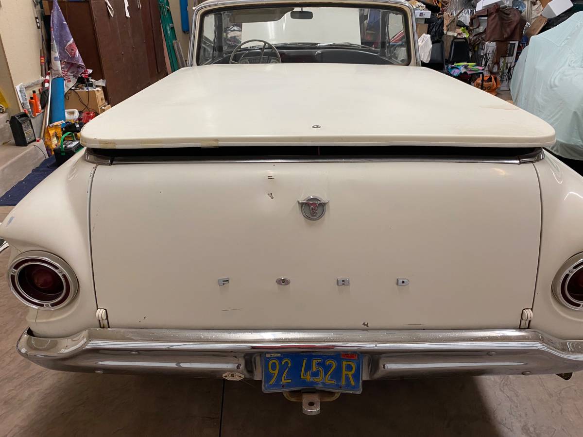 Ford-ranchero-1961-white-2