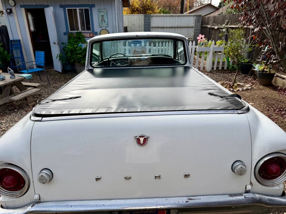 Ford-ranchero-1963-white-2