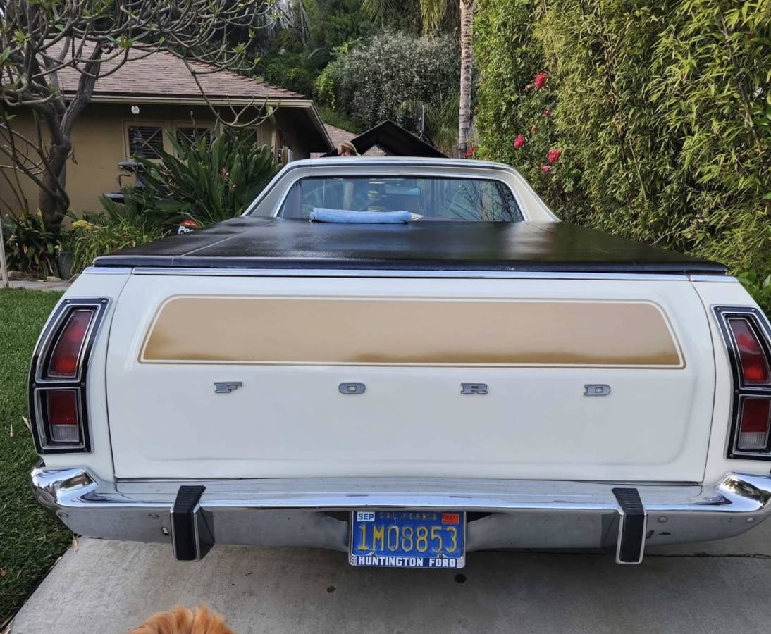 Ford-ranchero-gt-1978-white-1